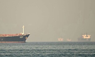 Buques ligados a Ir&aacute;n cruzan el estrecho de Ormuz pese al bloqueo de EE. UU.