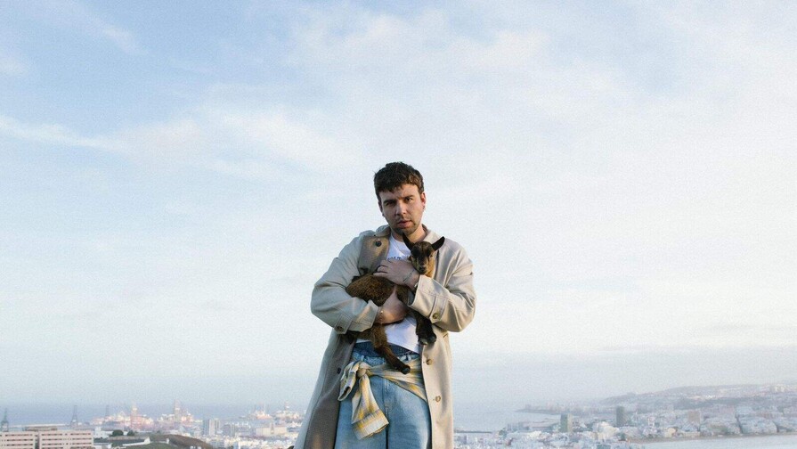 Quevedo lanza "Ni borracho", un merengue inspirado en el carnaval canario