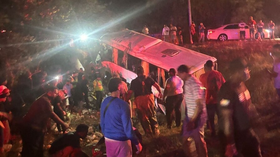 Accidente de autobús en La Romana deja un muerto y alrededor de 19 heridos Accidente de autobús en La Romana deja un muerto y alrededor de 19 heridos