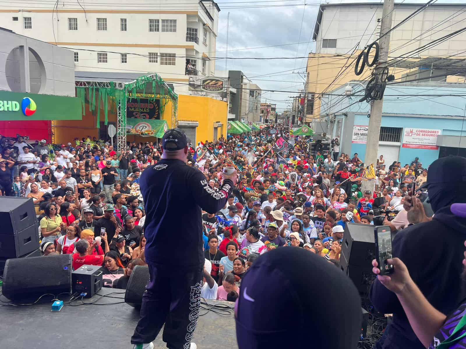Artistas del merengue, la bachata y la m&uacute;sica urbana encabezaron las presentaciones en el Gran Santo Domingo y el interior del pa&iacute;s.