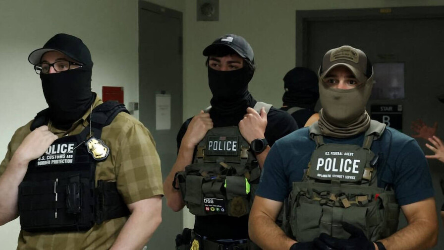 Denver prohíbe el uso de pasamontañas a agentes federales y exige identificación visible Denver prohíbe el uso de pasamontañas a agentes federales y exige identificación visible