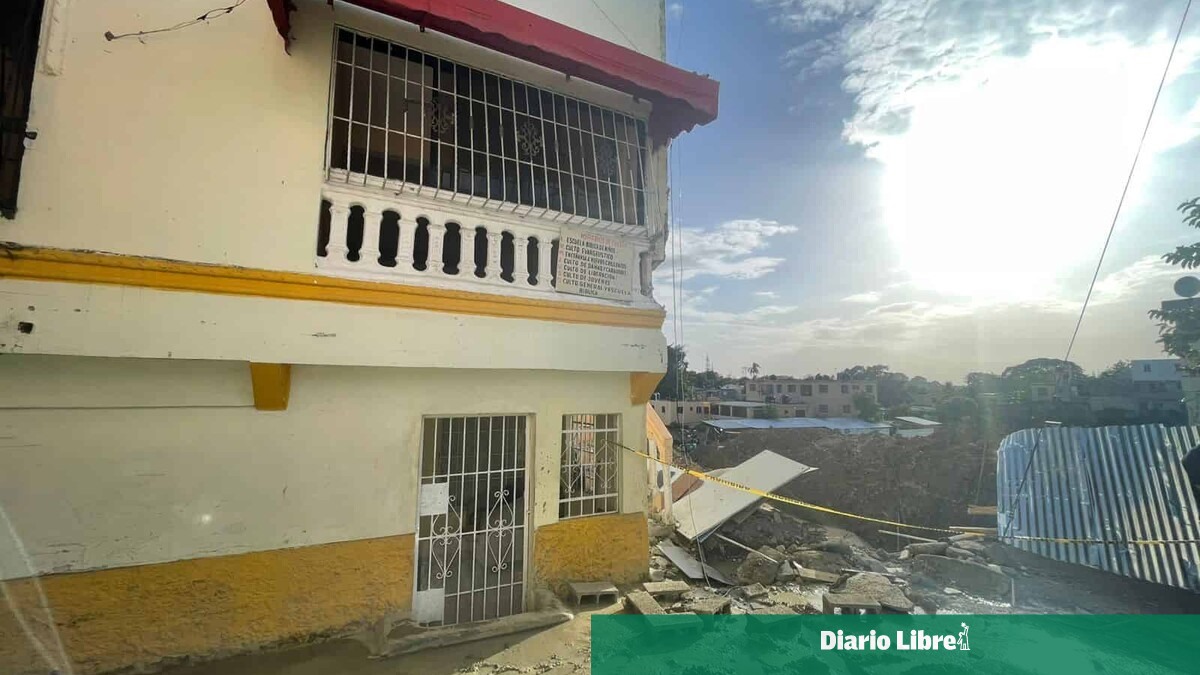Colapsa edificio por deslizamiento de tierra en Casa Vieja-Villa Mella