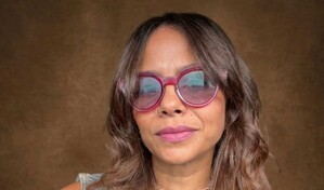 La artista Ana Fe lanza su primer libro Poes&iacute;a Necia, disponible en Amazon desde el 6 de marzo