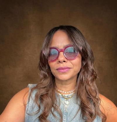 La artista Ana Fe lanza su primer libro Poes&iacute;a Necia, disponible en Amazon desde el 6 de marzo