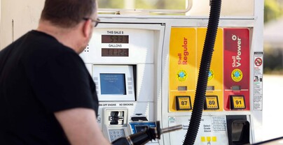 El alto precio de la gasolina, un arma dem&oacute;crata para disputar distritos clave en EE. UU.