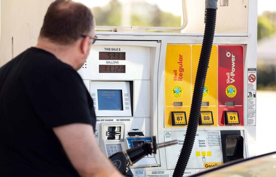 El alto precio de la gasolina, un arma dem&oacute;crata para disputar distritos clave en EE. UU.
