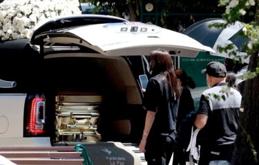 Ata&uacute;d dorado, m&uacute;sica regional y mucha seguridad, el entierro de El Mencho en Guadalajara