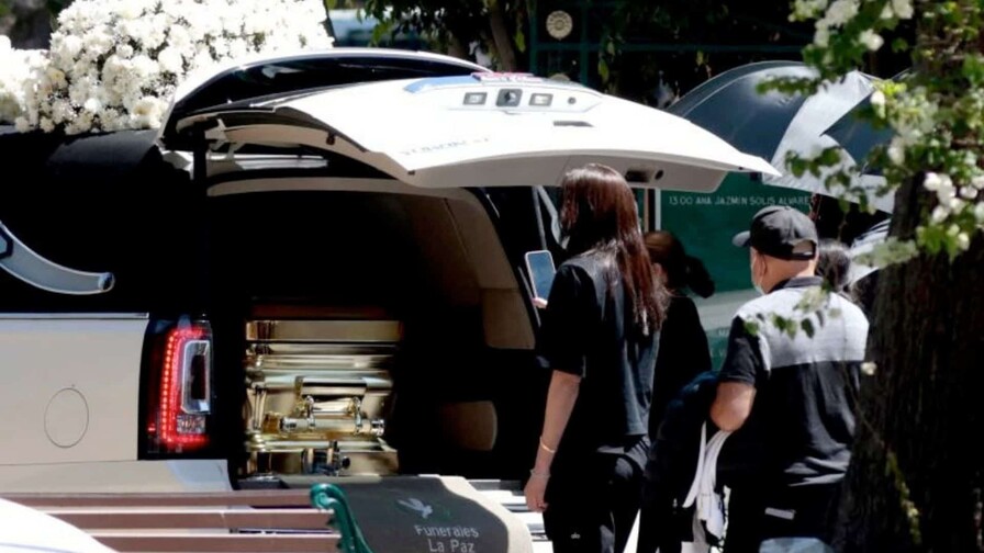 Ataúd dorado, música regional y mucha seguridad, el entierro de el Mencho en Guadalajara Ataúd dorado, música regional y mucha seguridad, el entierro de el Mencho en Guadalajara