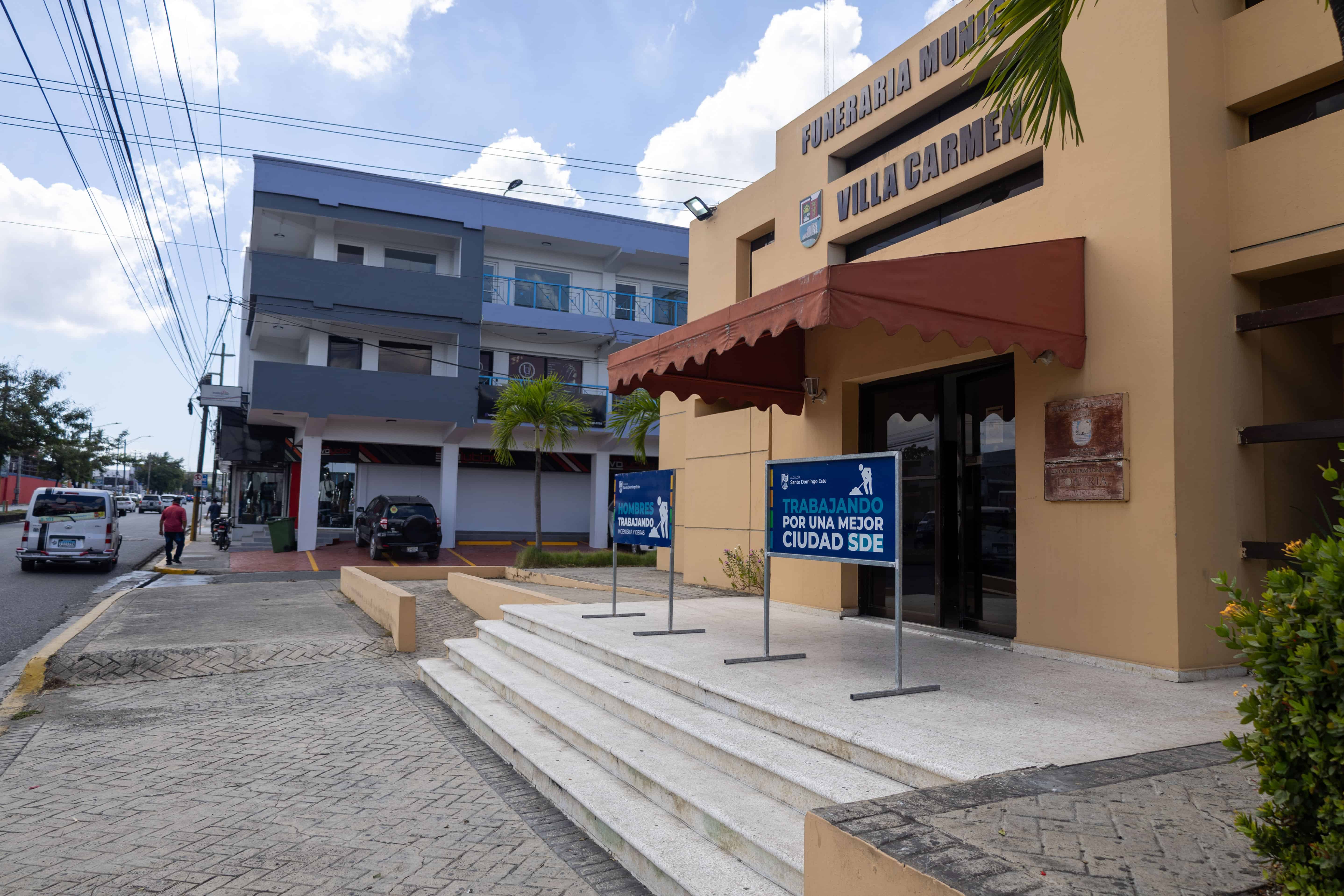 La funeraria tiene más de cuatro meses cerrada por alegada remodelación.