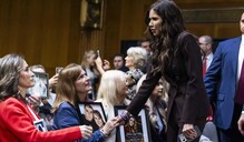 Kristi Noem ser&aacute; la enviada especial de Trump para cumbre con presidentes el s&aacute;bado