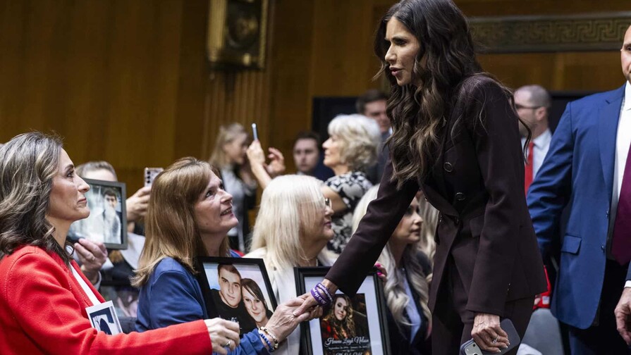 Kristi Noem ser&aacute; la enviada especial de Trump para cumbre con presidentes el s&aacute;bado