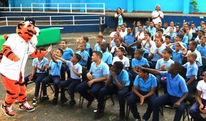 DCNB y Tigres de Detroit donan utiler&iacute;as a escuela Aida Cartagena Portalat&iacute;n