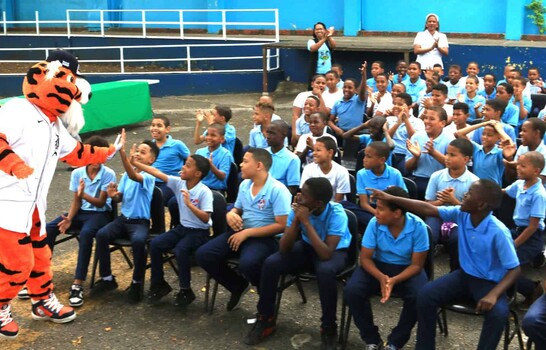 DCNB y Tigres de Detroit donan utiler&iacute;as a escuela Aida Cartagena Portalat&iacute;n