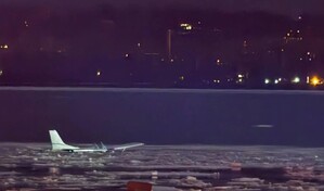 Una avioneta se estrella en el helado r&iacute;o Hudson en Nueva York y sus dos tripulantes salen ilesos