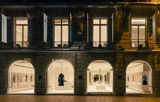 Courr&egrave;ges viste en Par&iacute;s a la mujer para el d&iacute;a a d&iacute;a