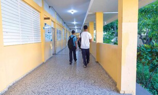 Tribunal Constitucional fija l&iacute;mites a disciplina escolar tras conflicto por una graduaci&oacute;n