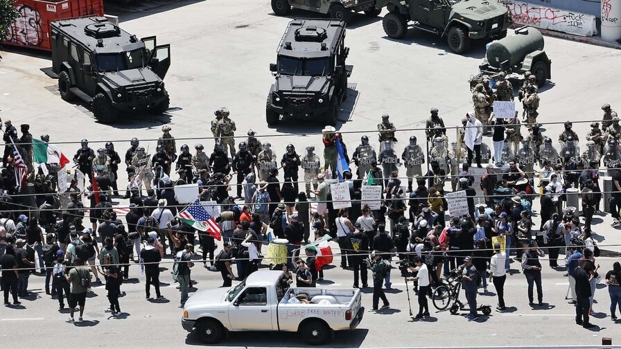 Fiscal&iacute;a absuelve a 15 madres que protestaron contra redadas migratorias en Chicago