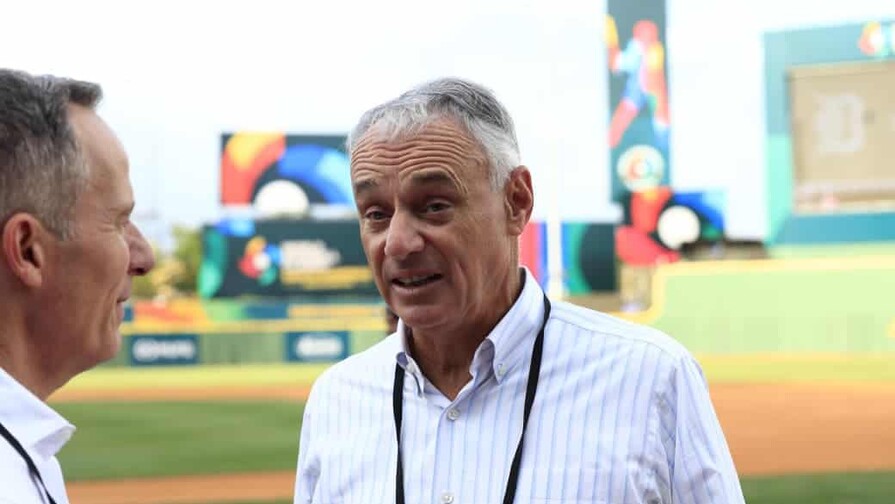 Rob Manfred, Comisionado de MLB: "Si un estadio no es grande, no puede estar en el Cl&aacute;sico"