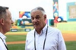Rob Manfred pondera la posibilidad de que el Cl&aacute;sico se juegue a mitad de temporada