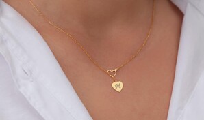 Dos sospechosos roban cadenas a ni&ntilde;a de 12 a&ntilde;os en El Bronx