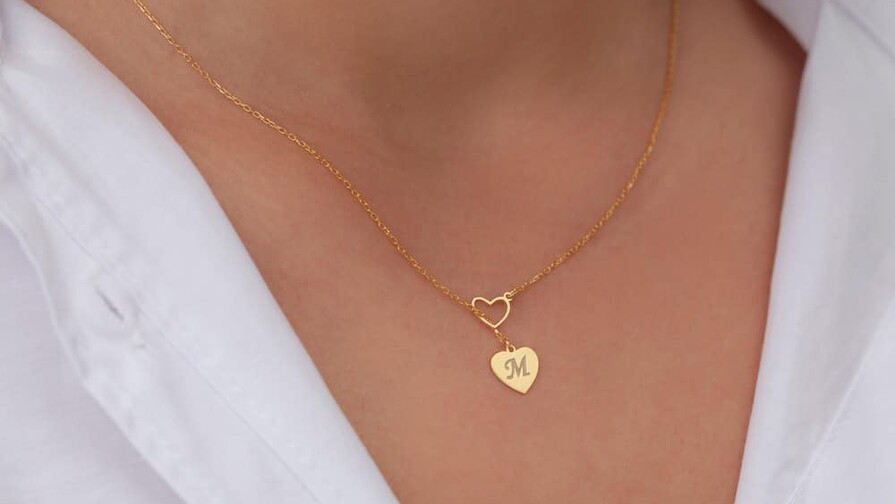 Dos sospechosos roban cadenas a ni&ntilde;a de 12 a&ntilde;os en El Bronx