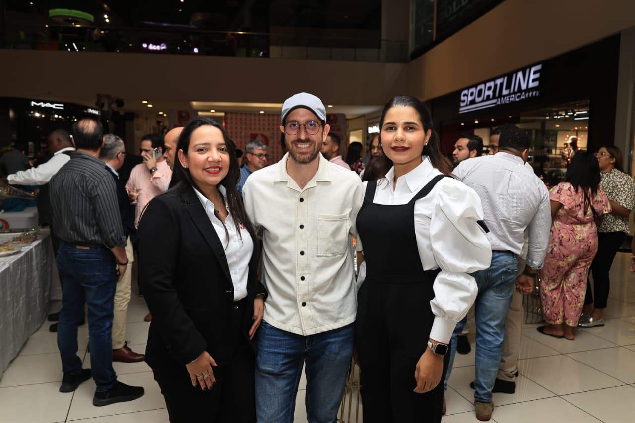 Ra&uacute;l Henr&iacute;quez, Cipri&aacute;n Bencosme, Marieli Feliz y Carlos Castillo.