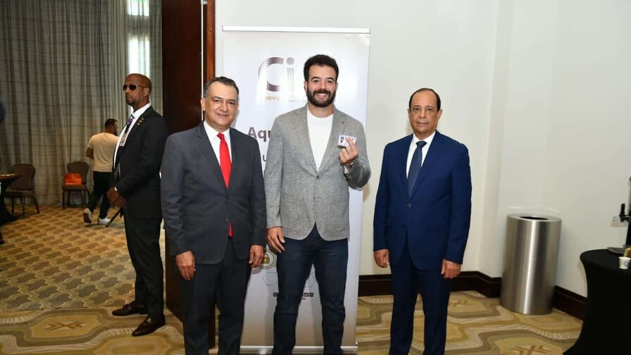 JCE entrega nueva c&eacute;dula al equipo del Cl&aacute;sico Mundial de B&eacute;isbol