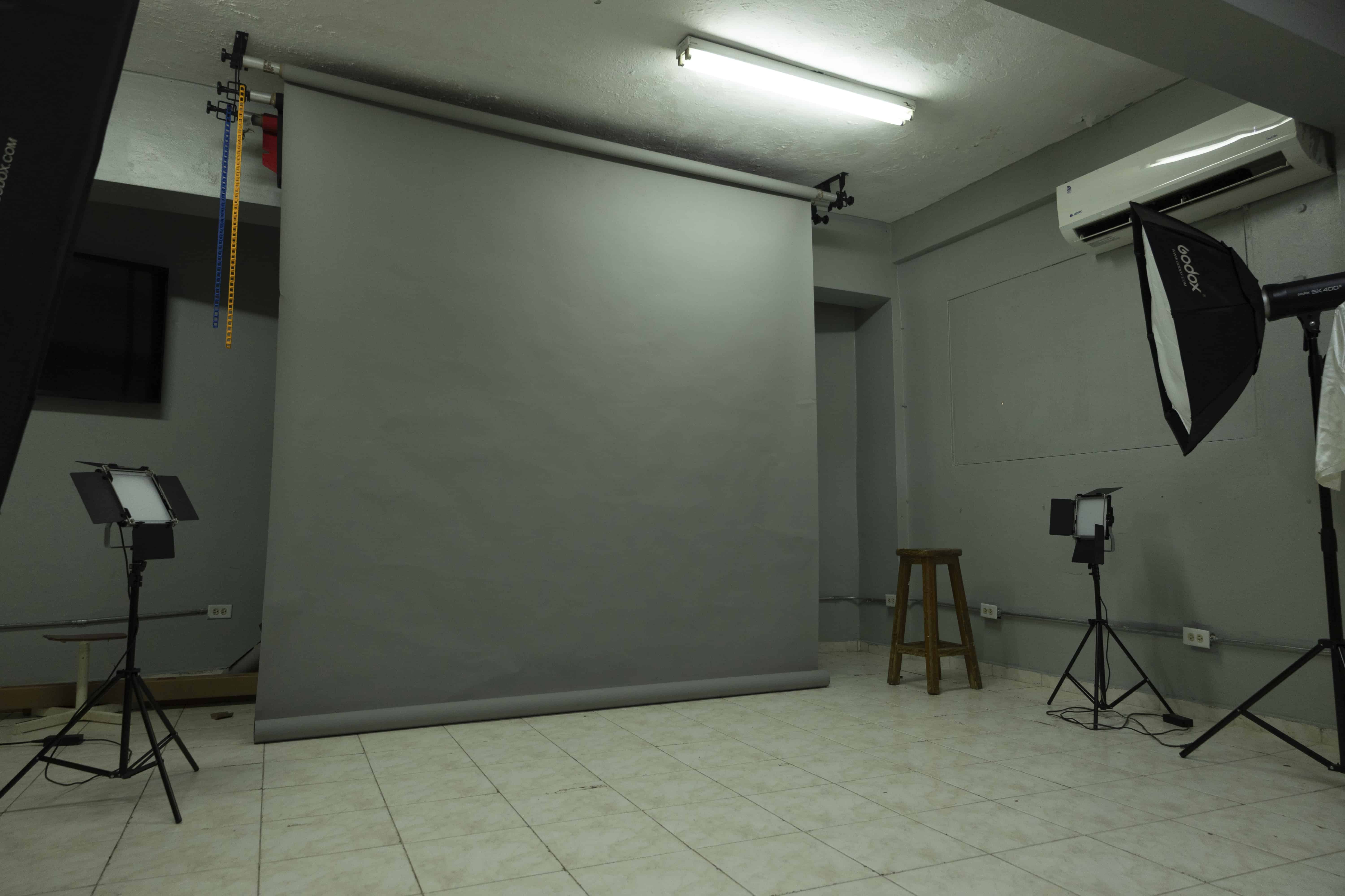 El instituto integra la tecnología en el aprendizaje mediante clases como la de fotografía.