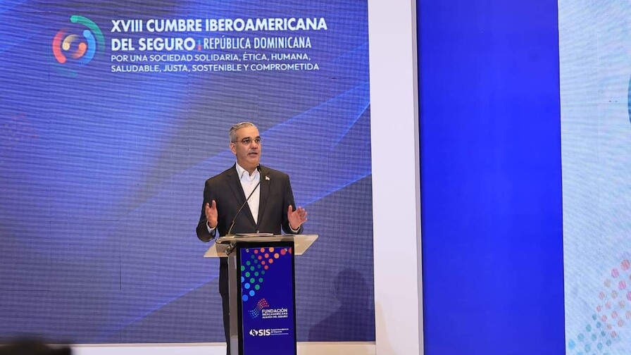 Abinader plantea elevar el aporte del sector asegurador para fortalecer la econom&iacute;a rumbo a 2036