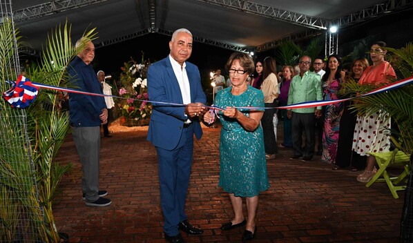 Inauguran exposici&oacute;n "Cascada de Orqu&iacute;deas" en el Jard&iacute;n Bot&aacute;nico Nacional