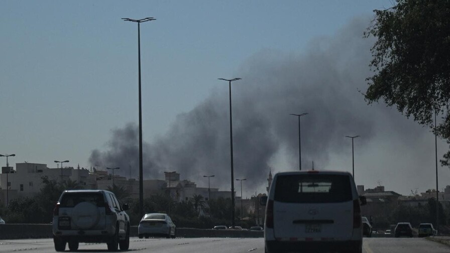 Otro buque petrolero explota frente a costas de Kuwait