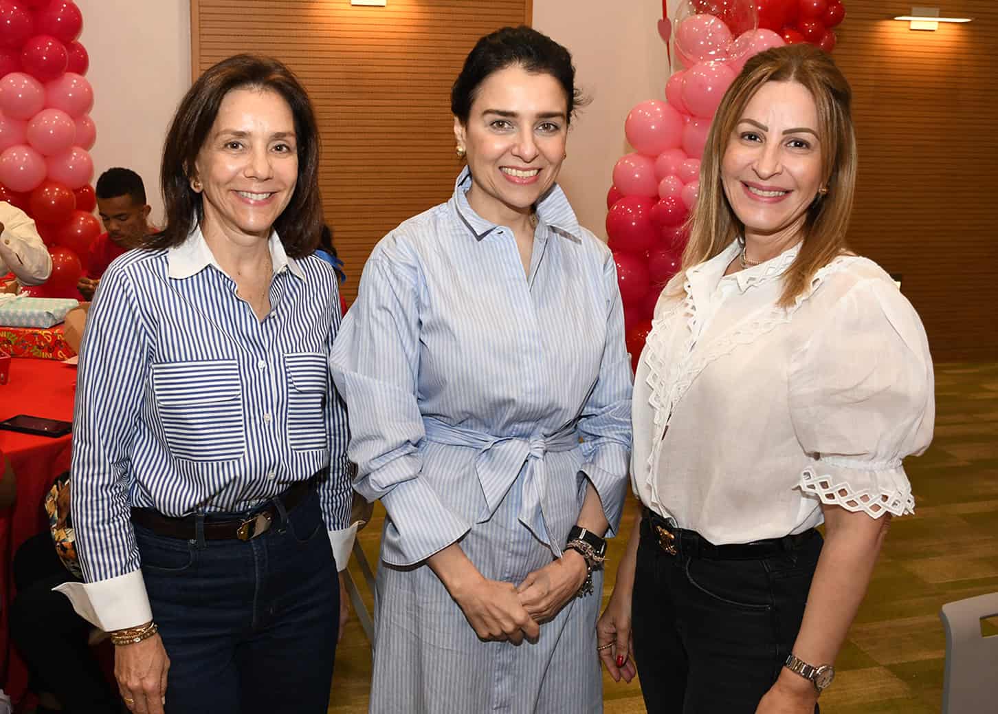 Michele Morales, Sandra Sebel&eacute;n y  Kathy Heinsen.
