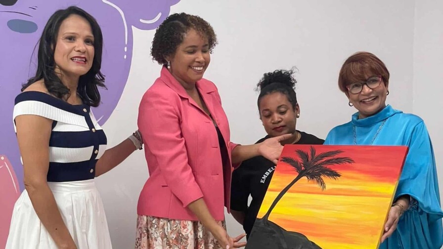 Hospital Infantil presenta proyecto "Arte en las venas" para humanizar espacios de salud pedi&aacute;trica