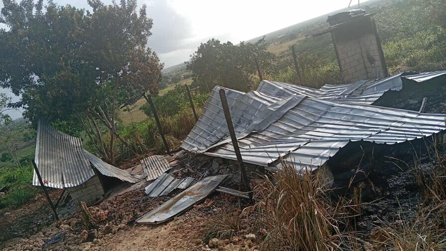 Hallan dos personas calcinadas tras incendio de vivienda en San Rafael del Yuma