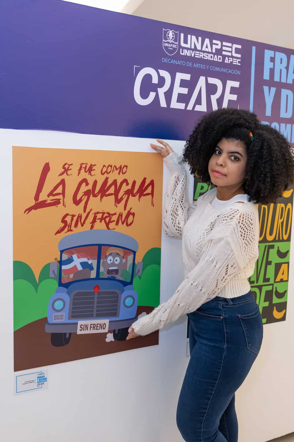 Carla Espinosa Villabrille present&oacute; un reconocimiento a Juan Luis Guerra.