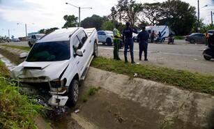 Accidente de tr&aacute;nsito en Yaguate deja un muerto y cuatro heridos