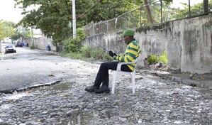 Calle 16 de Villa Aura sigue en abandono y vecinos claman por soluci&oacute;n
