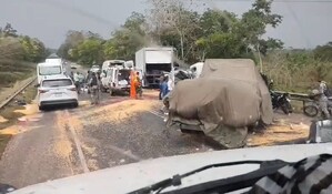 Cinco heridos durante choque de dos camiones y un motor en la circunvalaci&oacute;n Santo Domingo