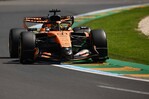 El héroe local Piastri domina ensayo del GP de Australia; Alonso y Pérez en problemas