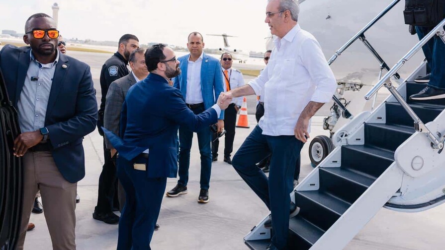 Presidente Abinader llega a Miami para participar en cumbre regional convocada por Trump