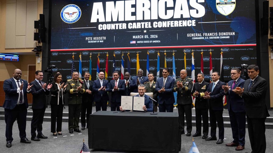 El Gobierno de Trump insta a los países latinoamericanos a aumentar el gasto en defensa El Gobierno de Trump insta a los países latinoamericanos a aumentar el gasto en defensa