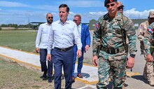 Senador de EE. UU. recorre el muro fronterizo en Dajab&oacute;n y promete apoyo a la seguridad