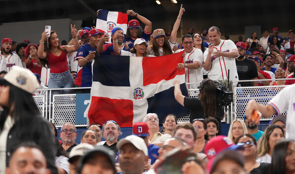 Abinader celebra triunfo dominicano en el Cl&aacute;sico y habla de estadio con nivel de Grandes Ligas