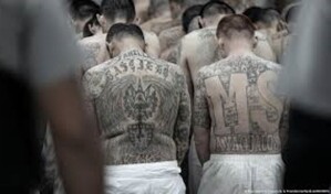 Condenan a 39 miembros de una banda criminal a penas de hasta 300 a&ntilde;os en El Salvador