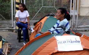 Familiares de presos pol&iacute;ticos piden a Delcy Rodr&iacute;guez y a EE. UU. visitar prisi&oacute;n venezolana