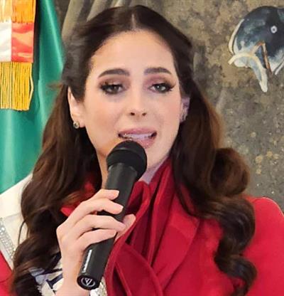 F&aacute;tima Bosch se molesta por inc&oacute;moda pregunta en Harvard sobre su triunfo en Miss Universo