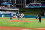 Abinader asiste a juego inaugural de RD en Cl&aacute;sico Mundial de B&eacute;isbol en Miami