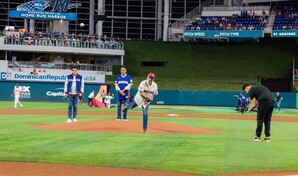 Abinader asiste a juego inaugural de RD en Cl&aacute;sico Mundial de B&eacute;isbol en Miami
