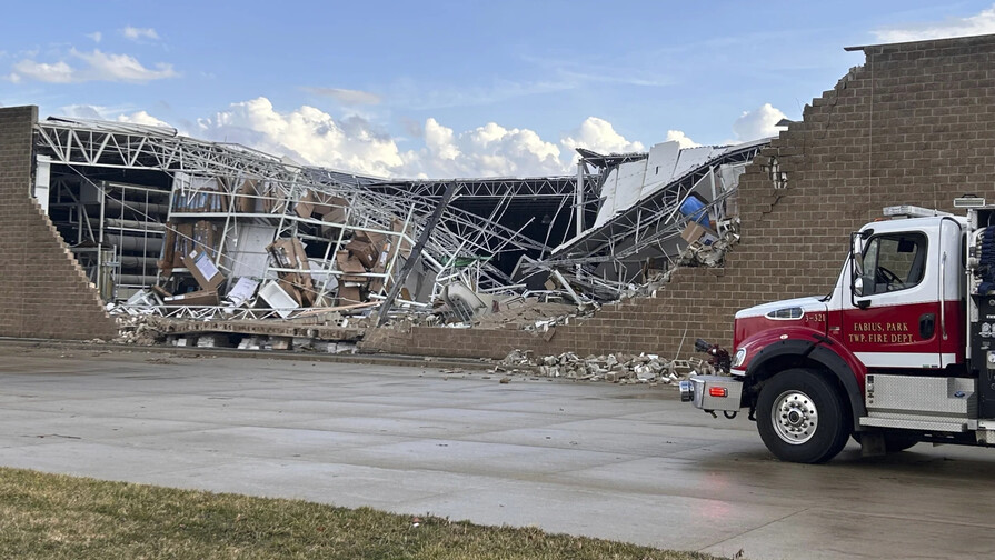 Tres muertos tras aparente tornado que azot&oacute; el sur de Michigan