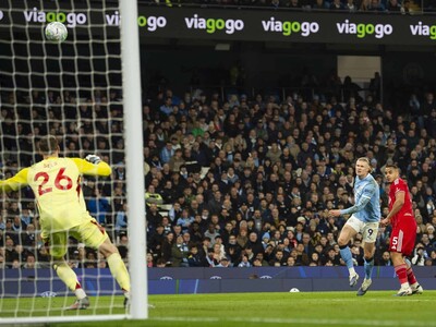 El City supera al Liverpool con un triplete de Haaland